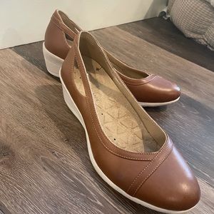 Hush Puppies | Tan Leather Wedge Flats
